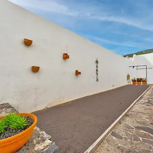https://charming-villa-free-wifi.adeje-hotels.com